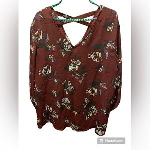 Woman’s Maurice’s XL blouse
